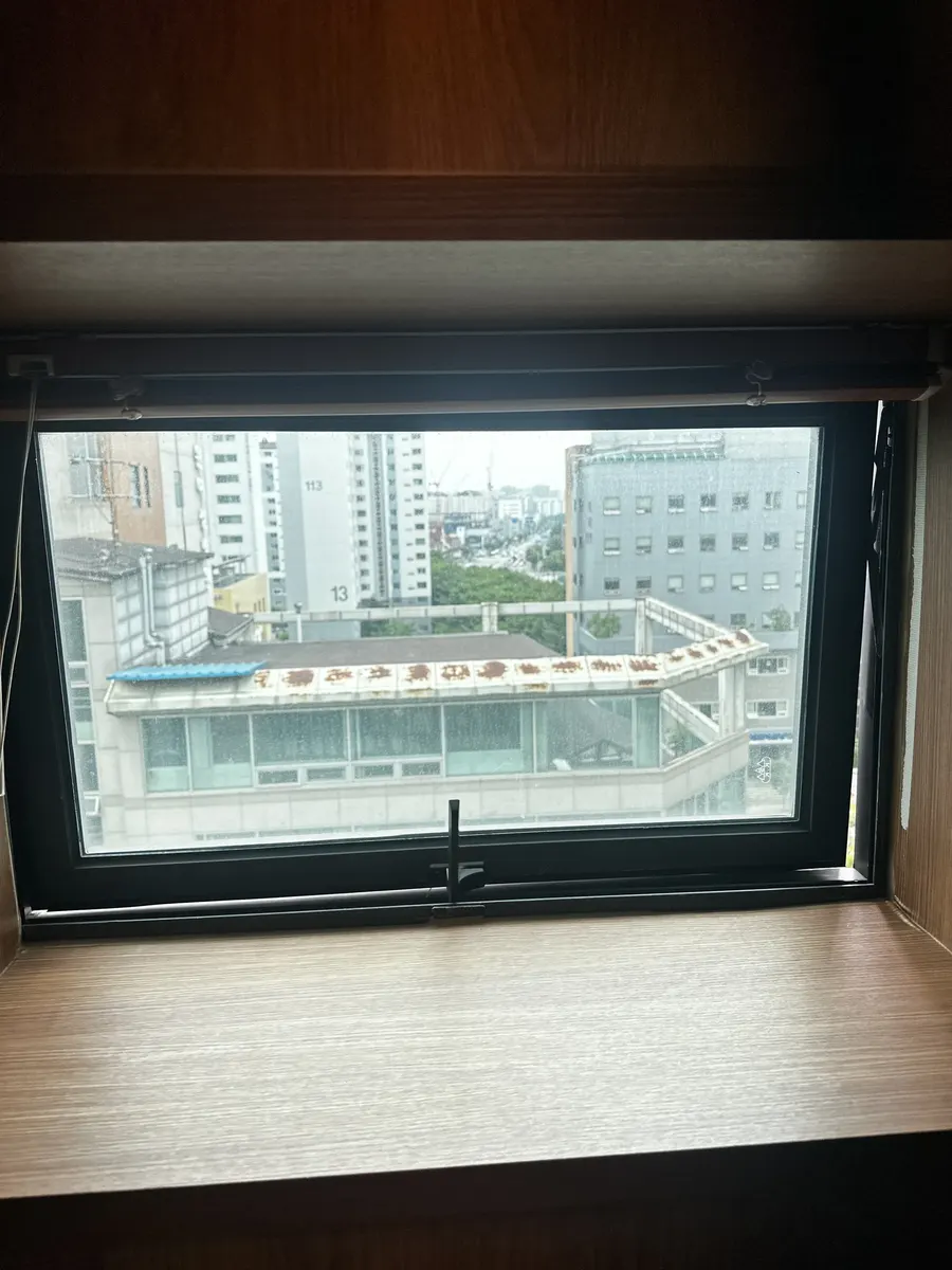 근린생활시설 사무실 완전히 안닫히는 창문